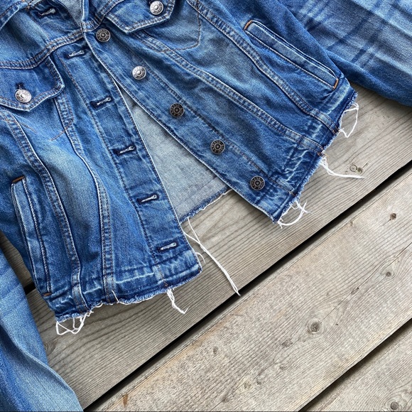 Express Jeans Cropped Denim Jacket - Picture 4 of 5